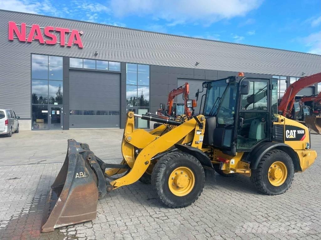 CAT 906M Колесни товарачи