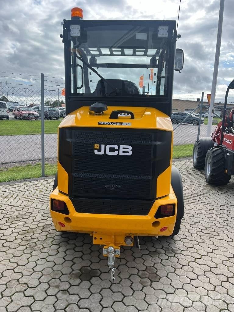 JCB 403 Agri Plus Мини товарачи
