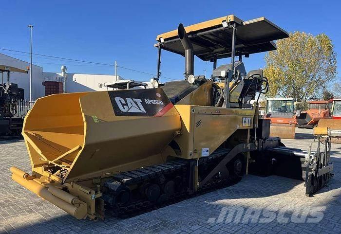CAT AP 655D Машини за асфалт