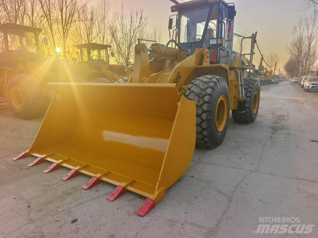 CAT 966G Колесни товарачи