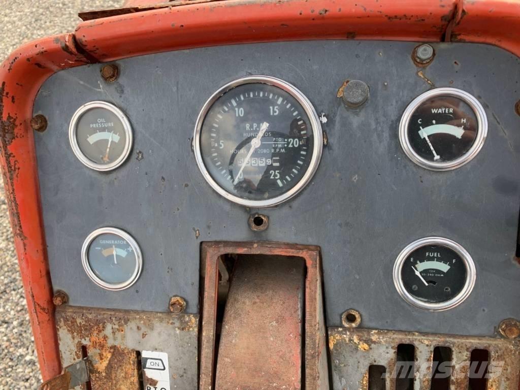 Massey Ferguson 1100 Трактори