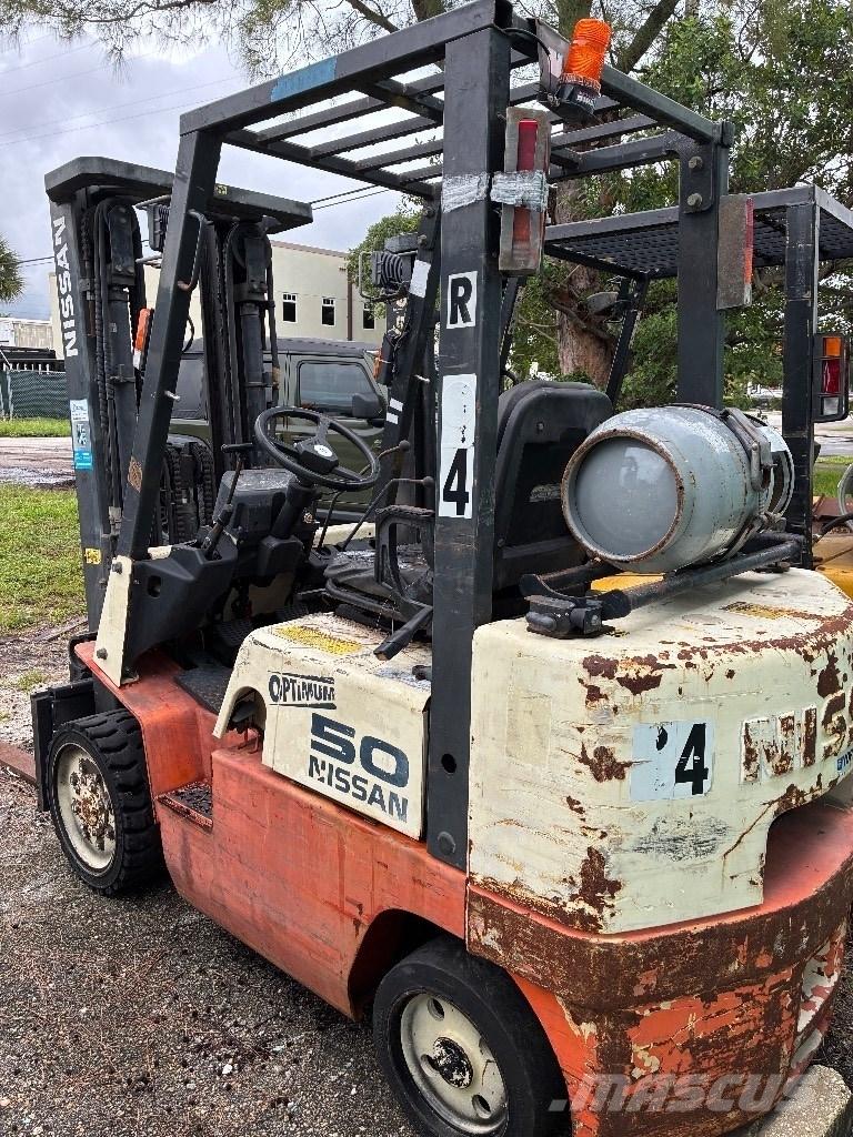 Nissan CP102 A 25 PV Вилични кари-повдигачи - други