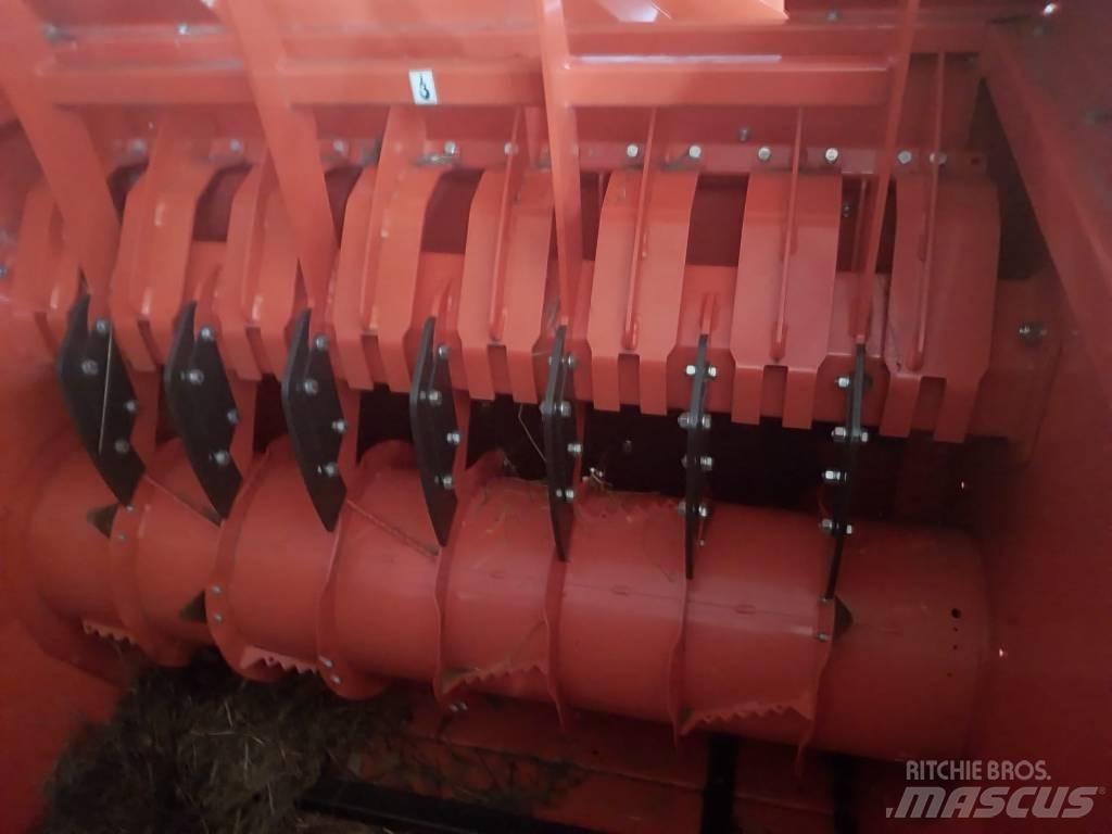 Kubota BC 1300 PRO Резачки за бали, резачки и машини за отмотаване на бали