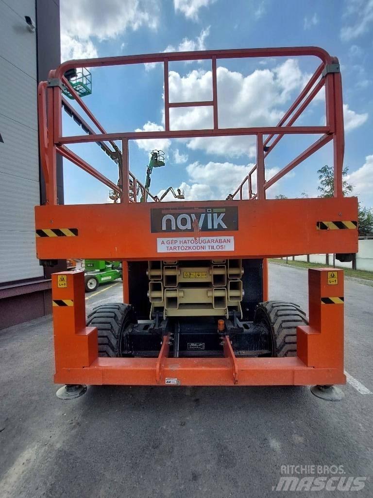 JLG 330 LRT Ножични работни платформи