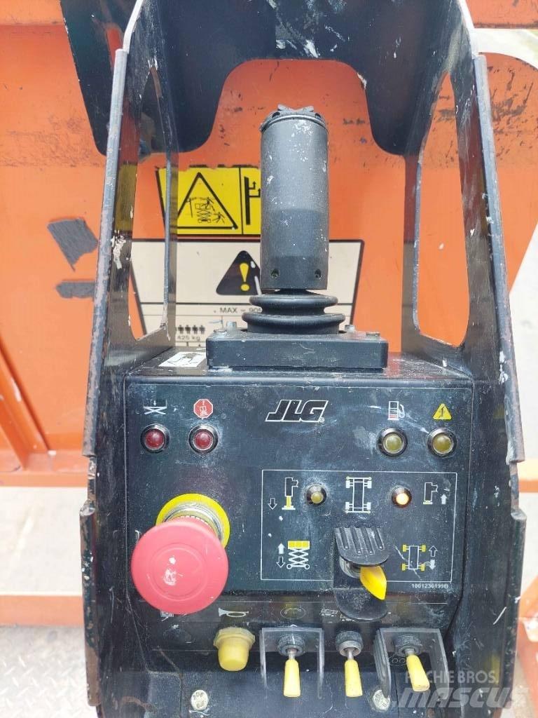 JLG 330 LRT Ножични работни платформи