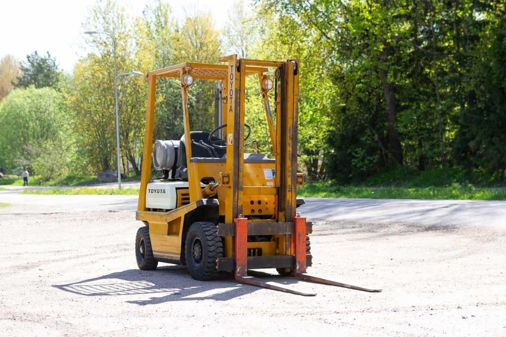 Toyota 02-4FG10 Камиони с АГУ