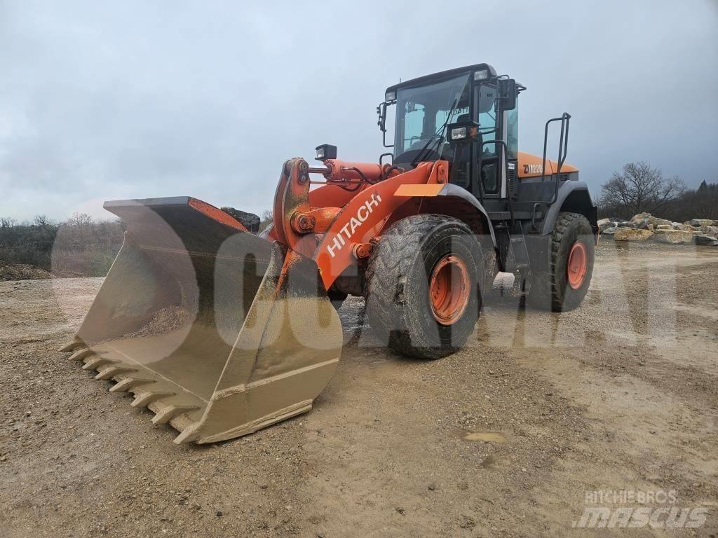 Hitachi ZW 220 Колесни товарачи