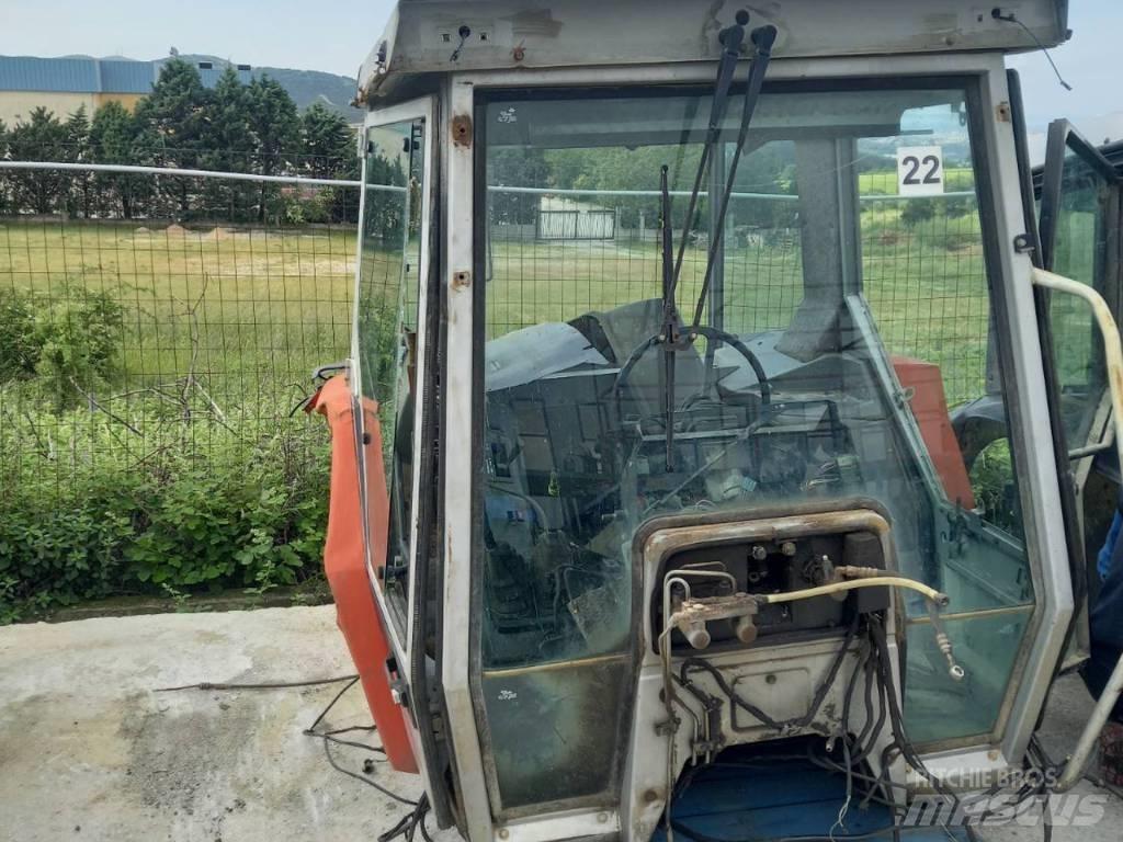 Massey Ferguson 3080 Кабина