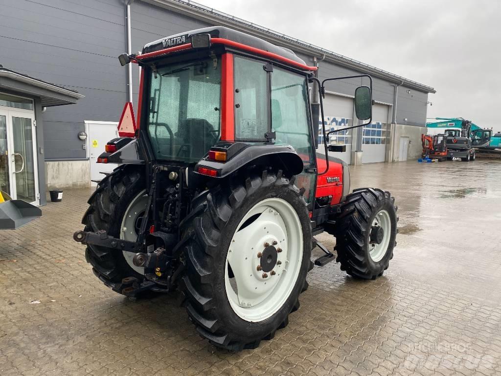 Valtra 700-4 Трактори