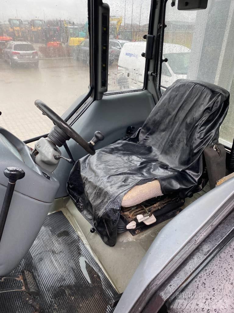 Valtra 700-4 Трактори