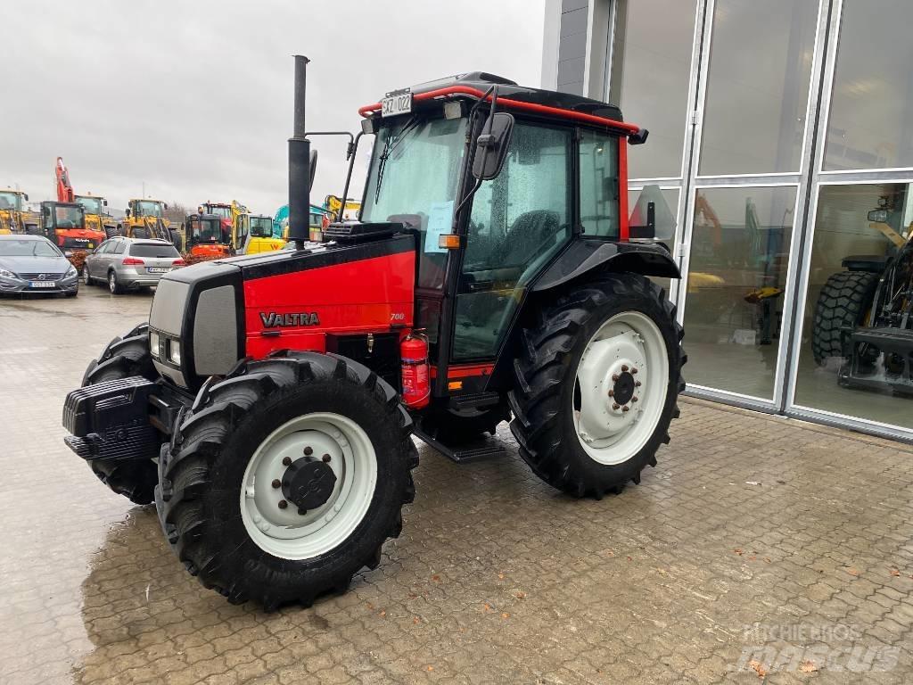 Valtra 700-4 Трактори