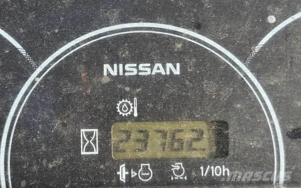 Nissan L01A15 Камиони с АГУ