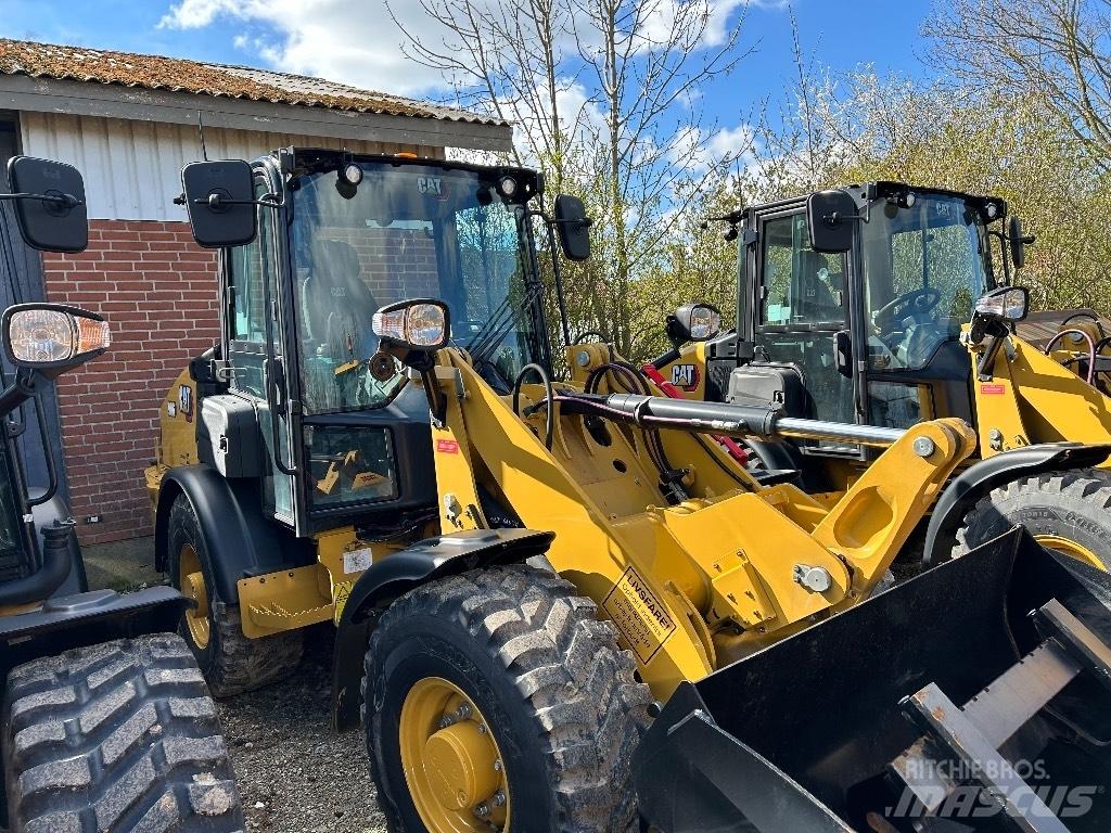 CAT 906 Колесни товарачи