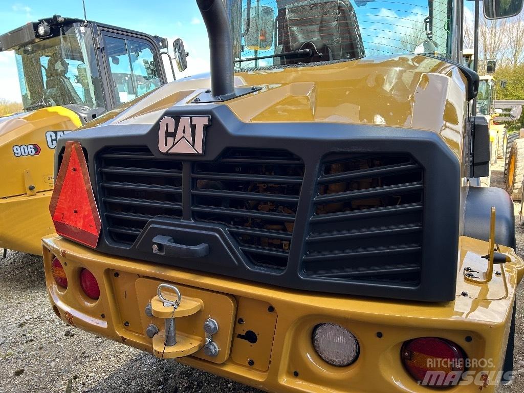 CAT 906 Колесни товарачи