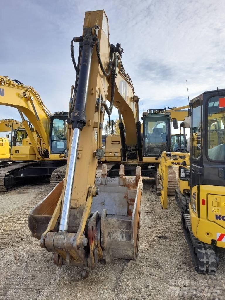CAT 323 D Верижен екскаватор