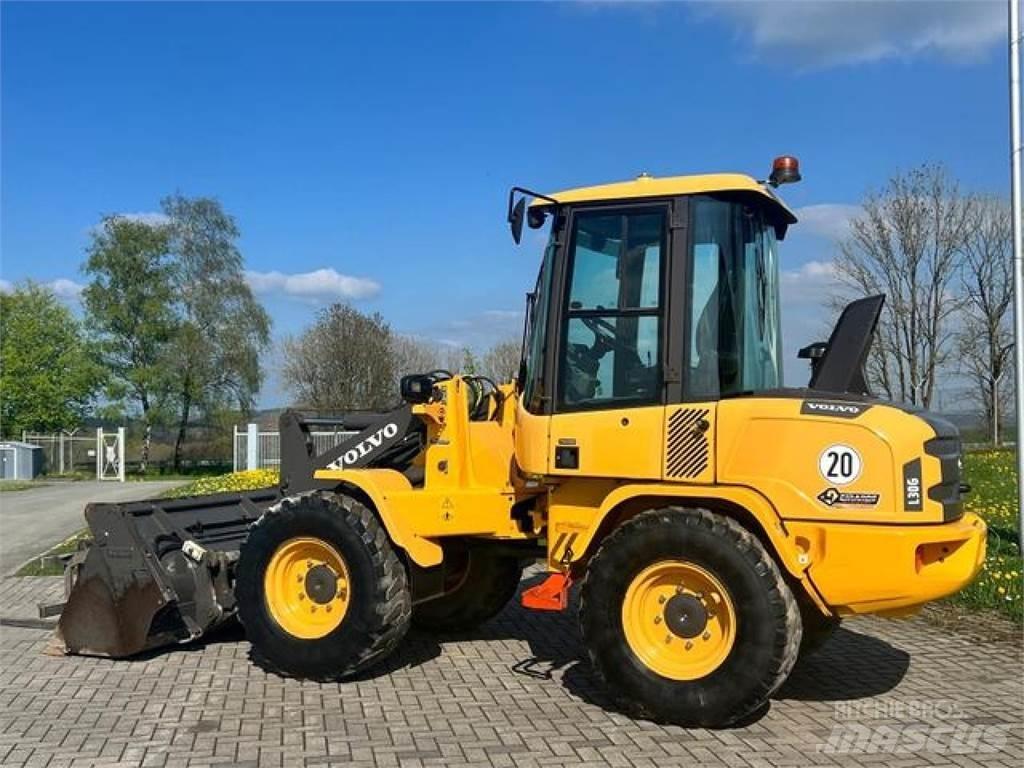 Volvo L30G Колесни товарачи