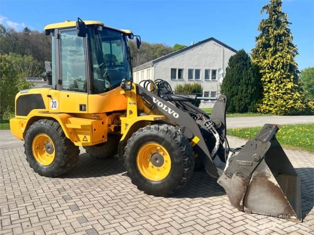 Volvo L30G Колесни товарачи