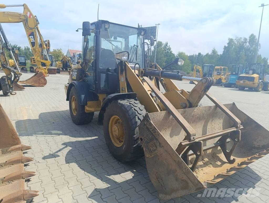 CAT 906 H Колесни товарачи