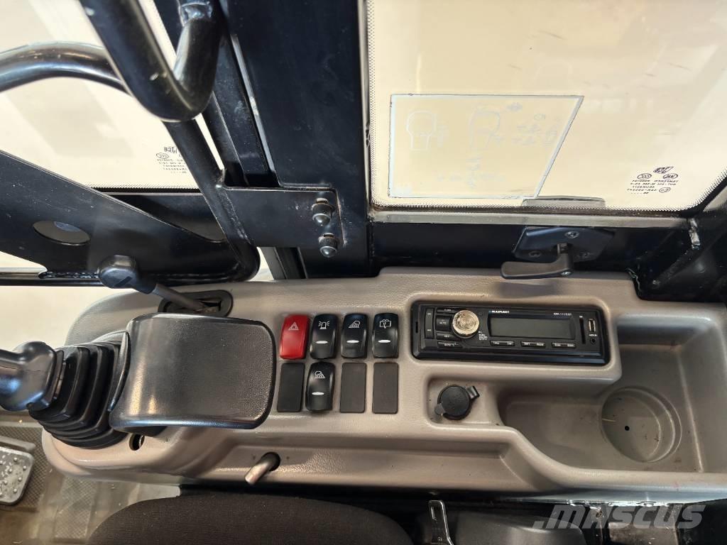 JCB 403 Многофункционални товарачи