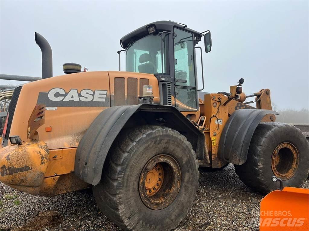Case IH 821E Колесни товарачи