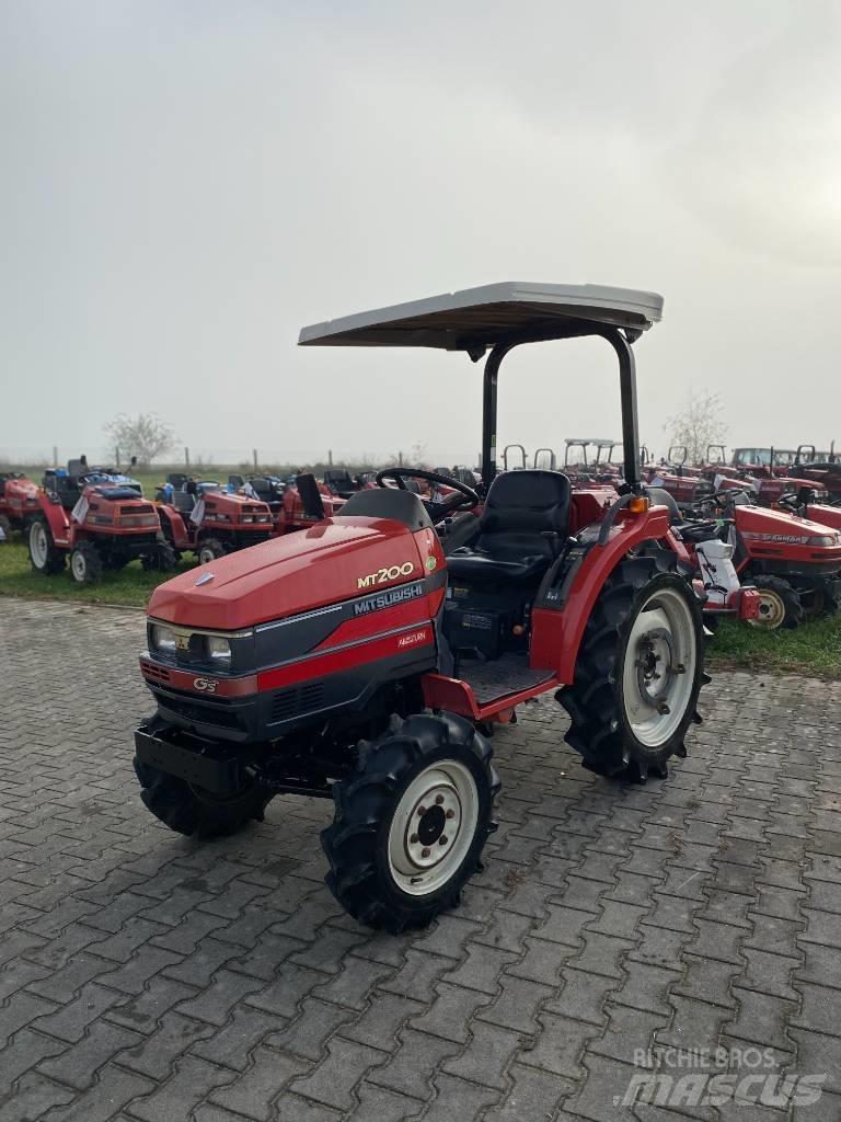 Mitsubishi MT200 Компактни трактори