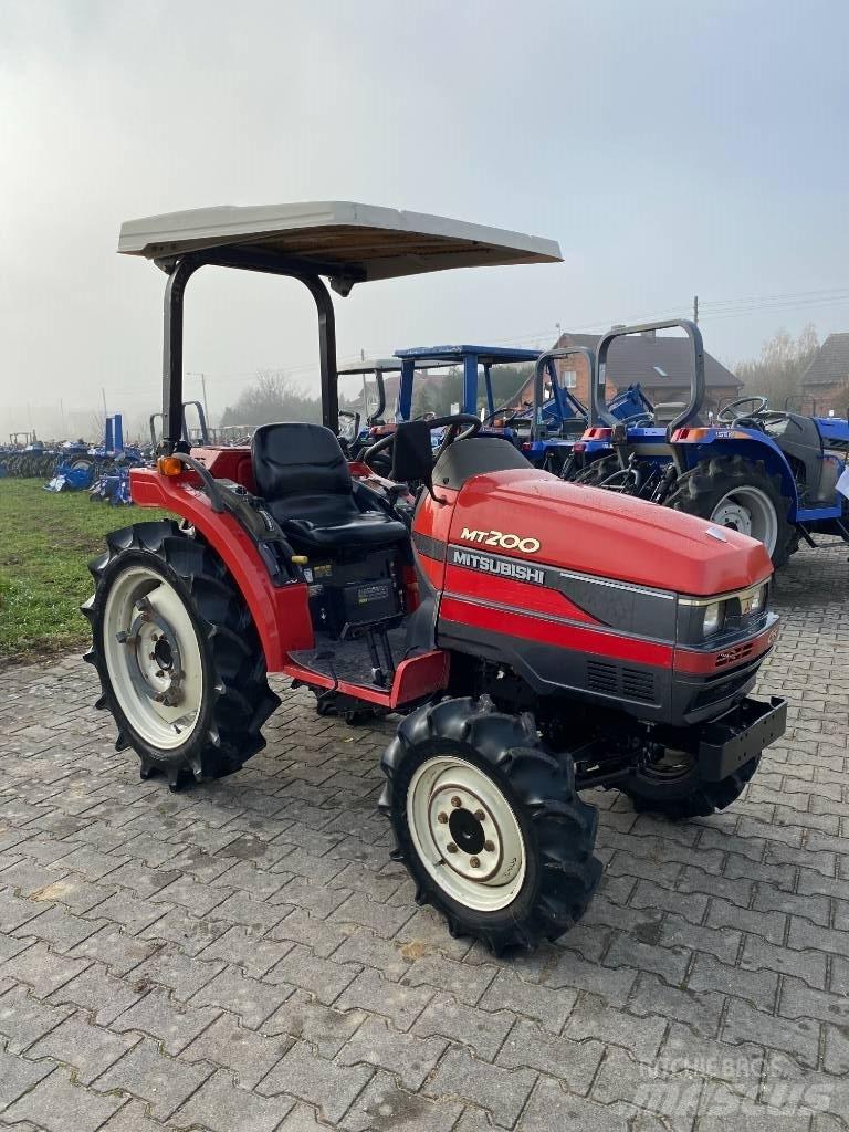 Mitsubishi MT200 Компактни трактори