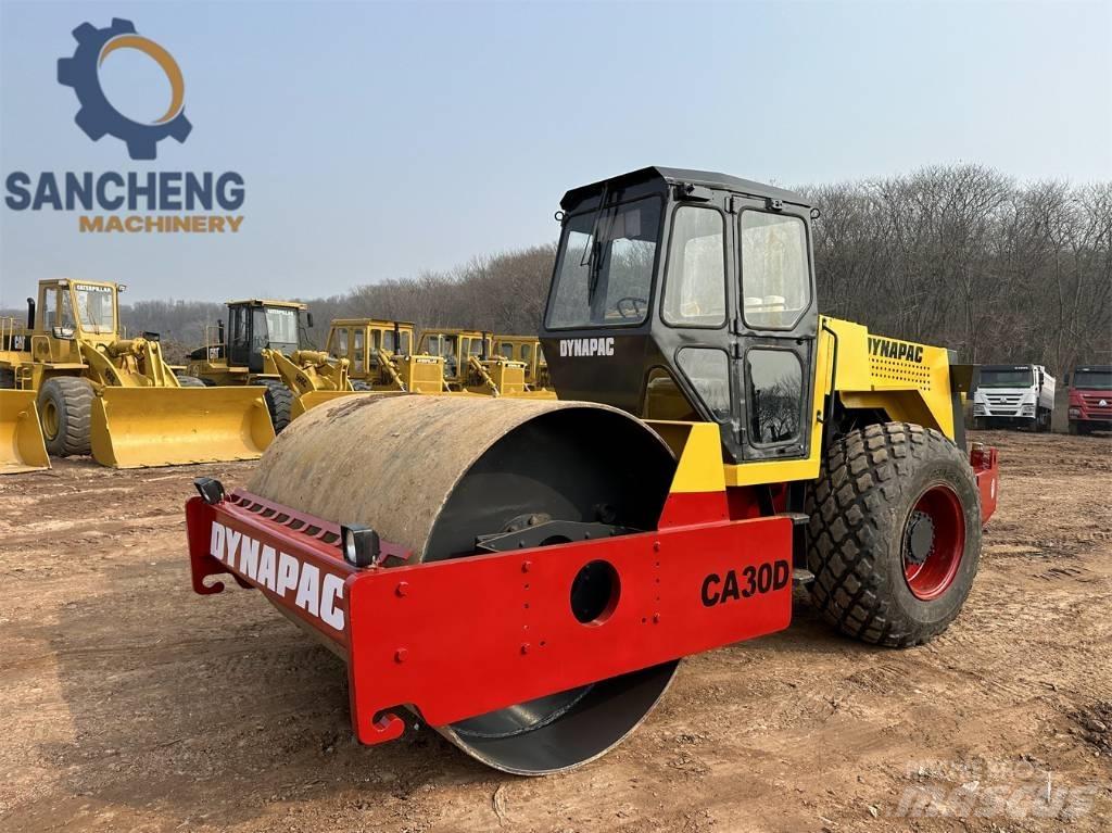 Dynapac CA 30 D Еднобарабанни ролки
