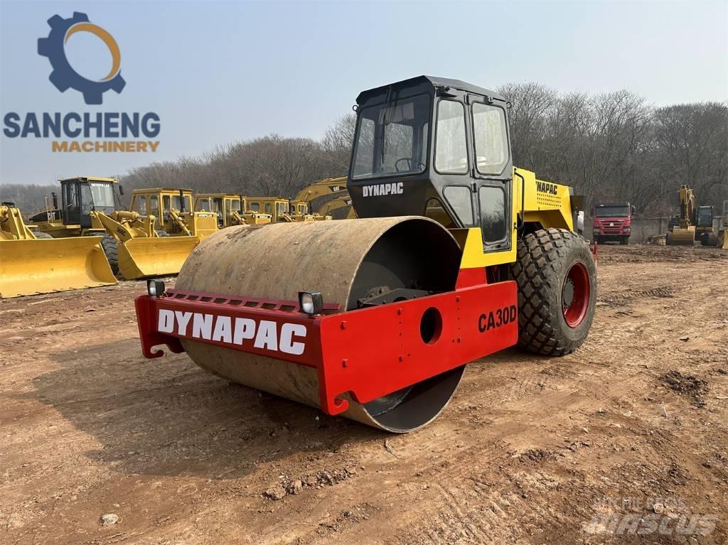 Dynapac CA 30 D Еднобарабанни ролки
