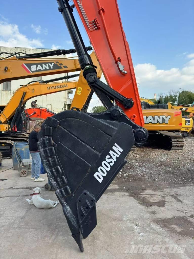 Doosan DX300 Верижен екскаватор