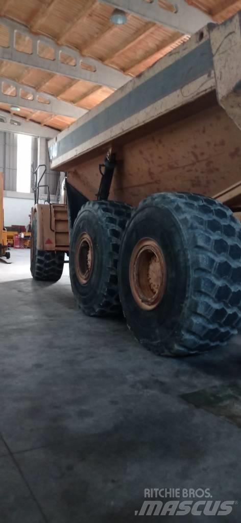 CAT 740 Дъмпери/моторни превозни средства