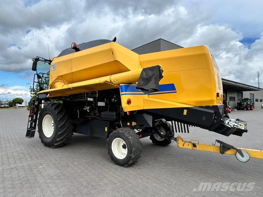 New Holland TC 5.80 Комбайни