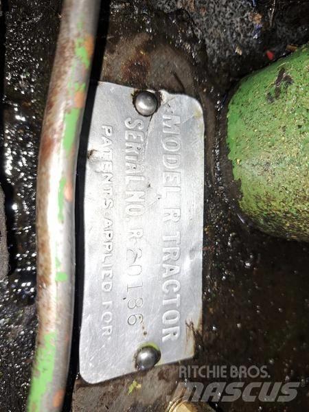 John Deere R Tractor Трактори