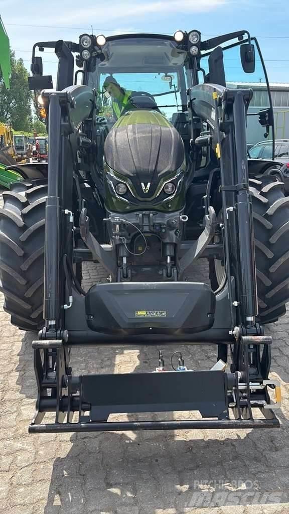 Valtra G135 Трактори