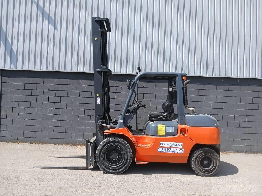 Toyota 42-7 FD 40 Дизелови камиони