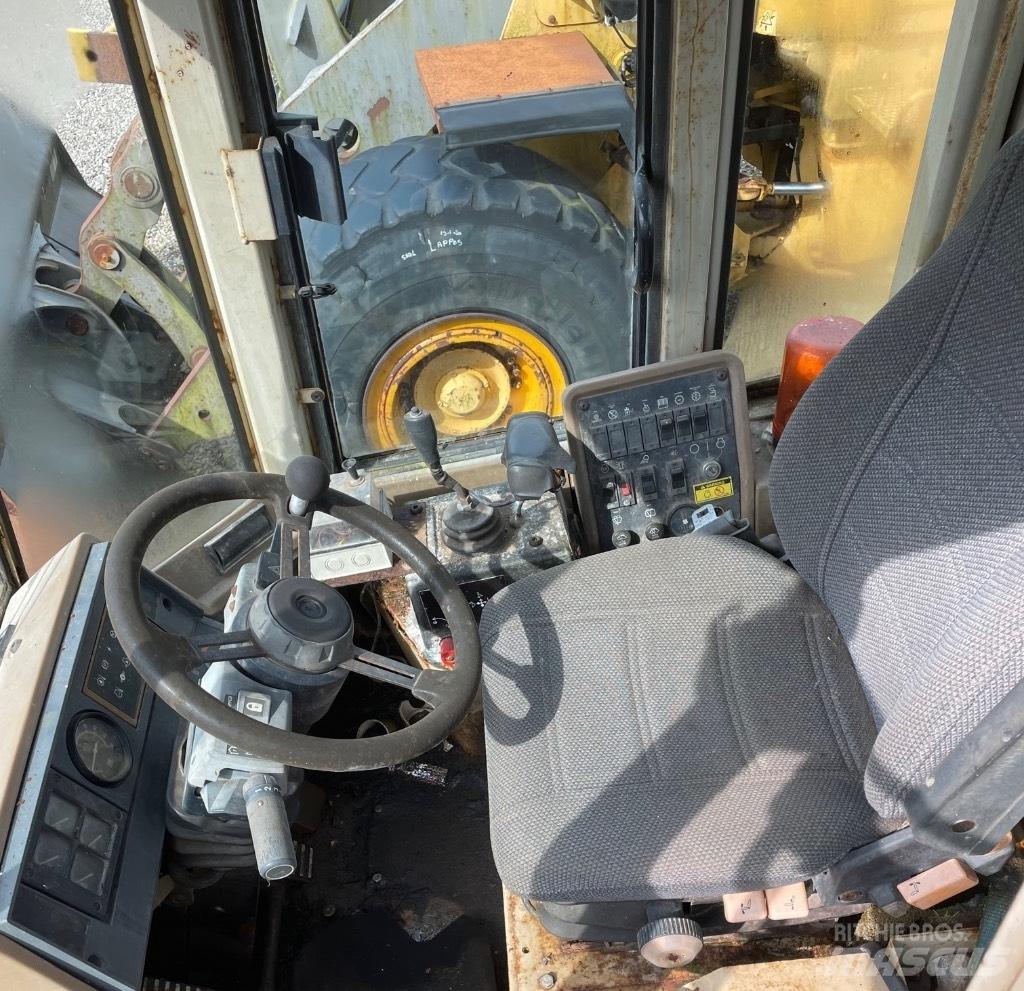 CAT 928F Колесни товарачи