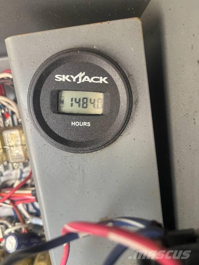 SkyJack SJ 9250 RT Ножични работни платформи