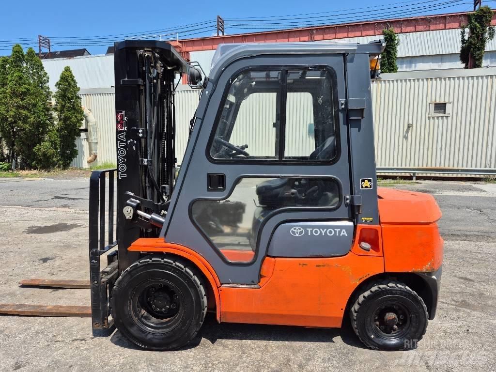 Toyota 7 FGU 25 Вилични кари-повдигачи - други