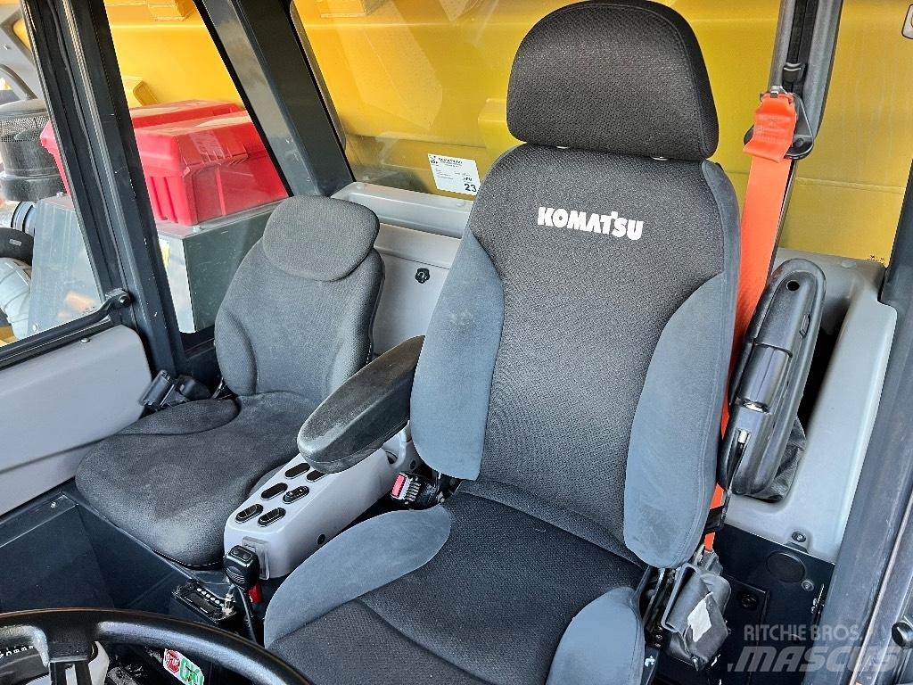 Komatsu 605-8 Твърди самосвали
