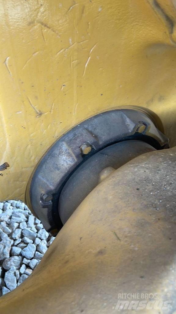 CAT D 9 N Верижни булдозери
