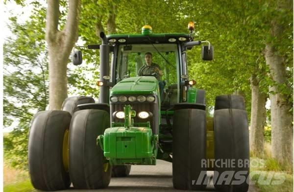 John Deere JD8270 Трактори