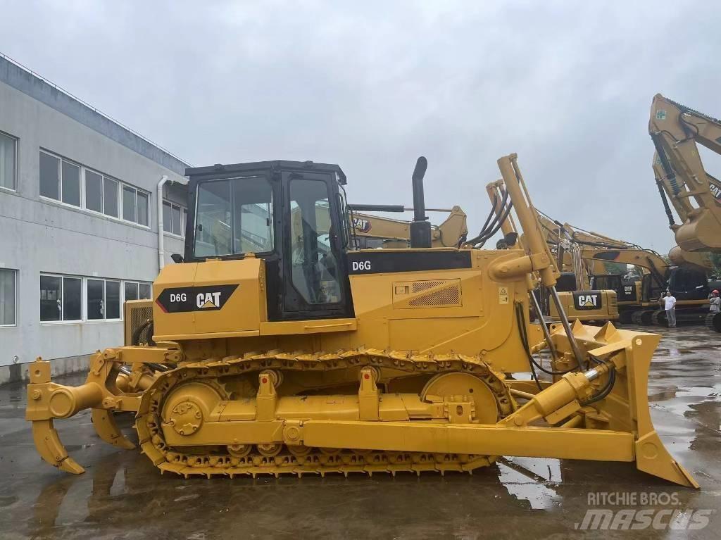 CAT D 6 G Верижни булдозери
