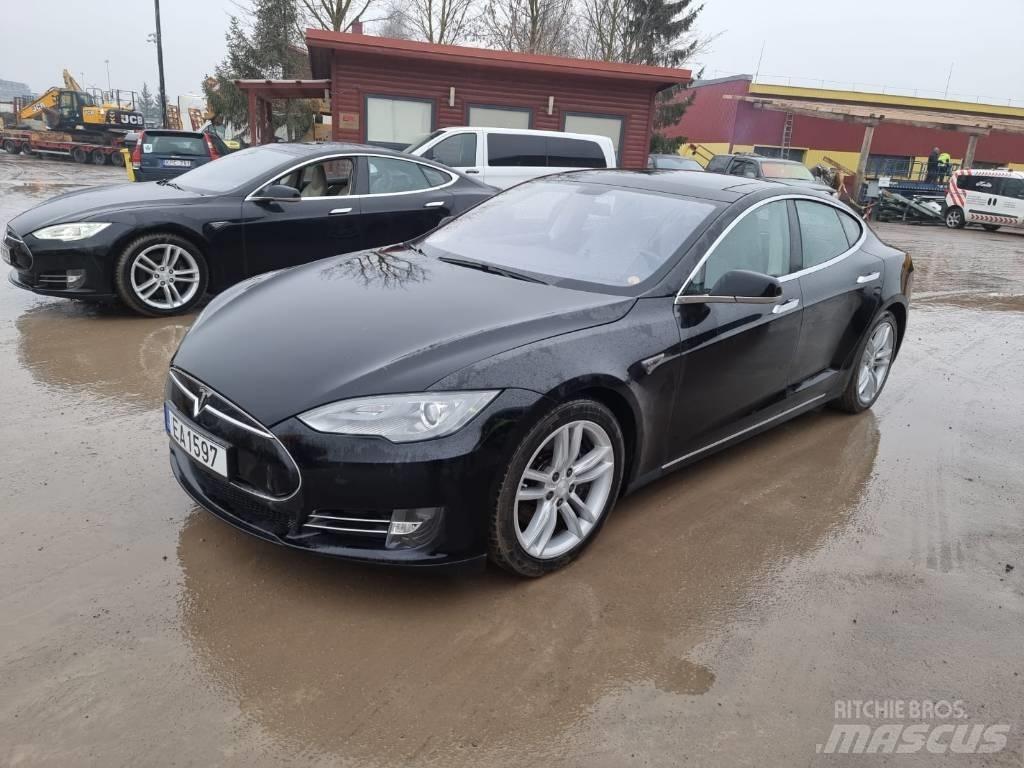 Tesla Model S P85D Коли