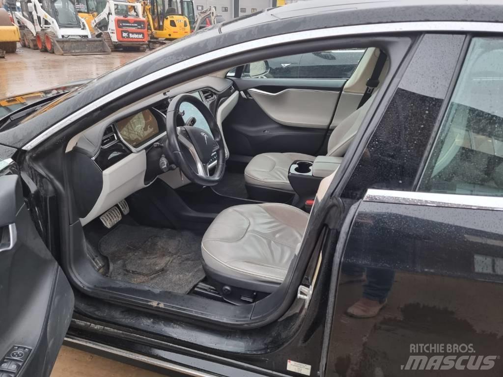 Tesla Model S P85D Коли