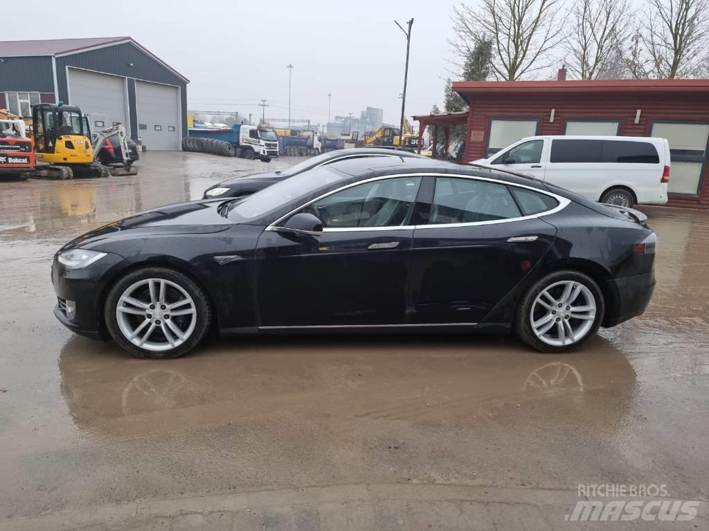 Tesla Model S P85D Коли