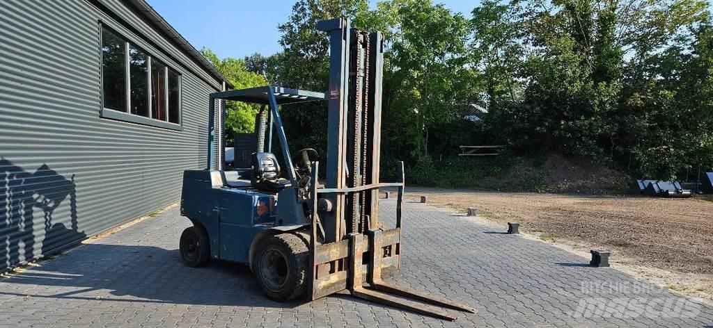 Clark 3 ton diesel Вилични кари-повдигачи - други