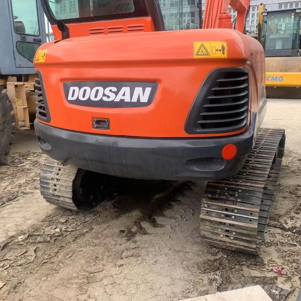 Doosan DX60 Средни екскаватори 7т - 12т