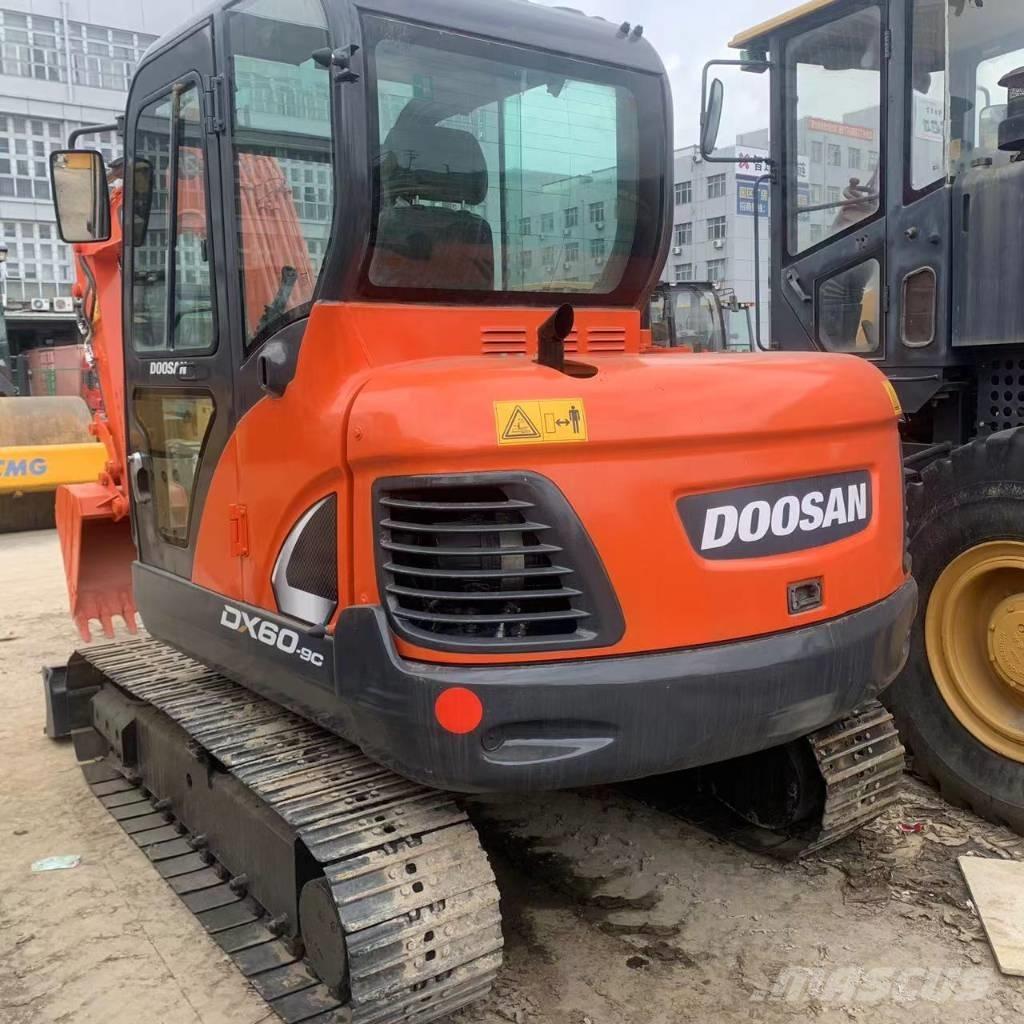 Doosan DX60 Средни екскаватори 7т - 12т
