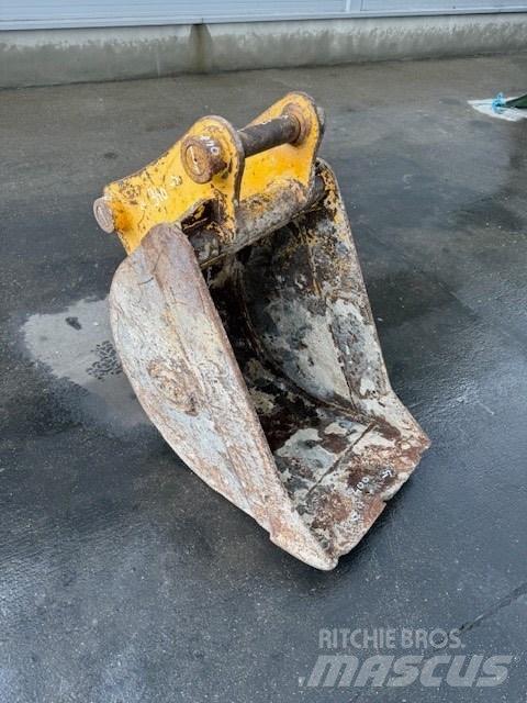 JCB 7-8 TON Товарачи със заден ескаватор