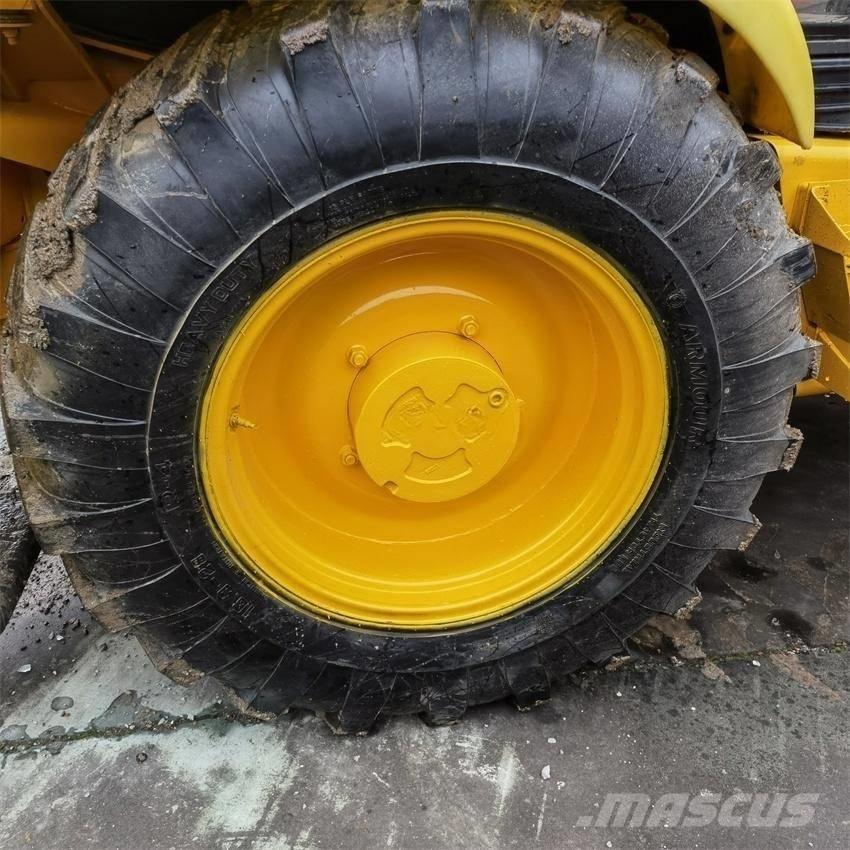 JCB 4CX Товарач със заден ексватор