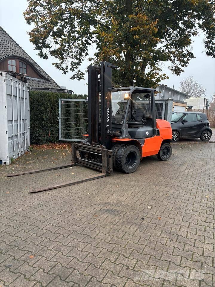 Toyota 7 FD 45 Дизелови камиони